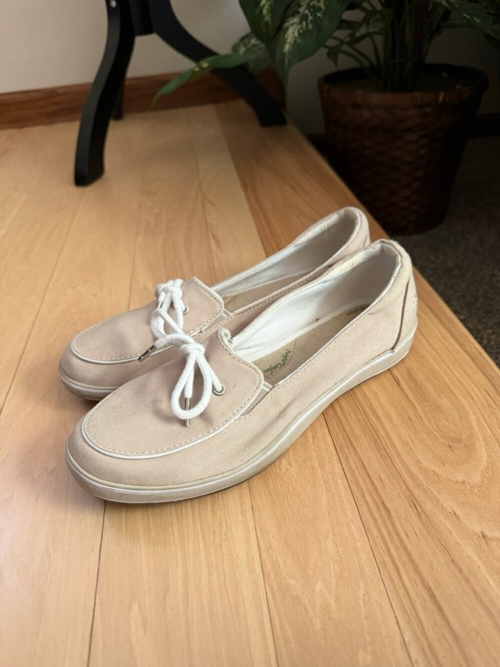 Grasshoppers canvas comfort shoes